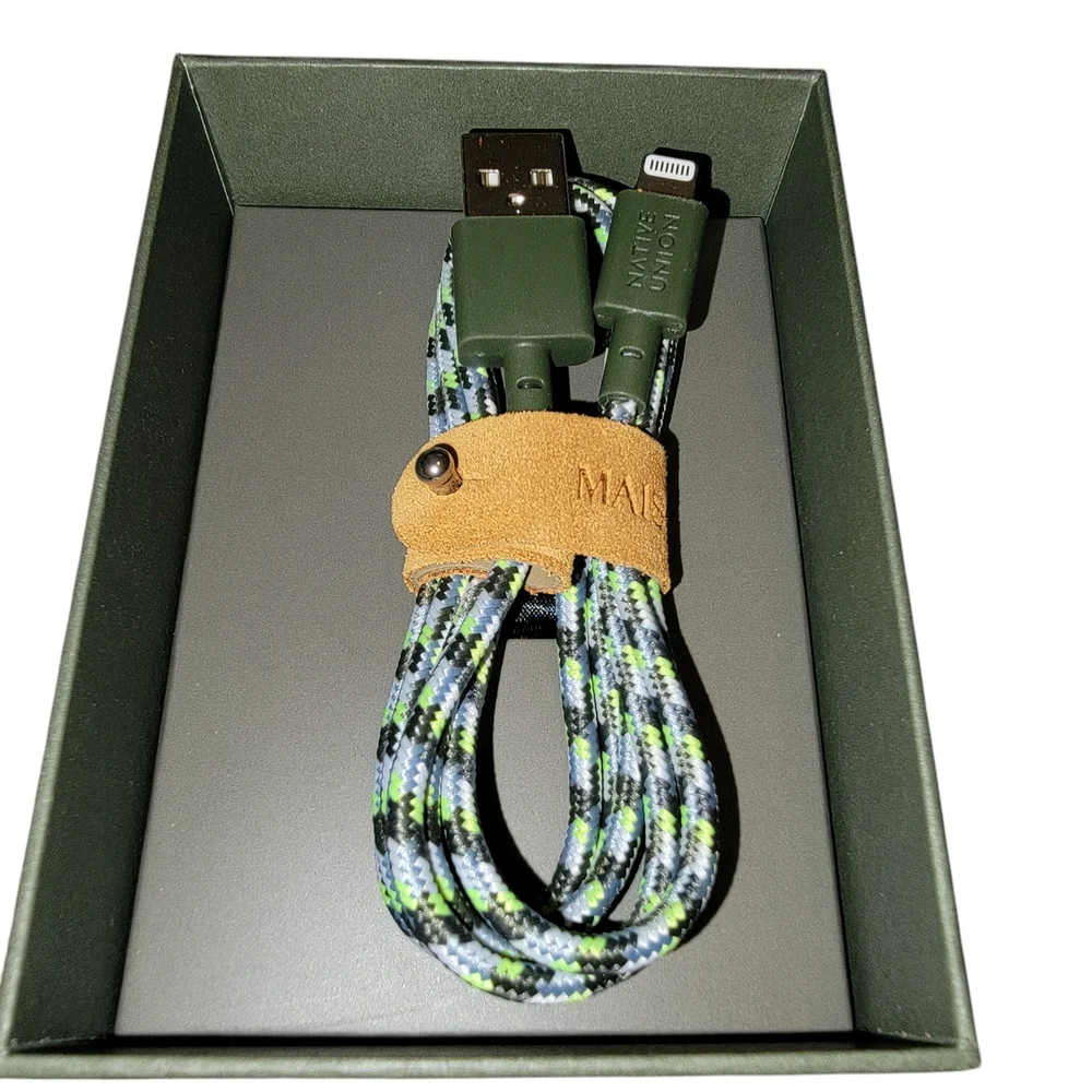 NIB Maison Kitsuné x Native Union Belt Cable 1.2m - Green